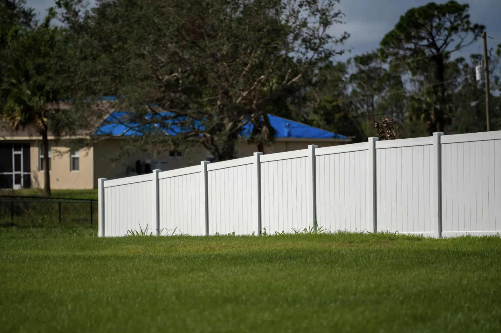 a white vinyl privacy fence